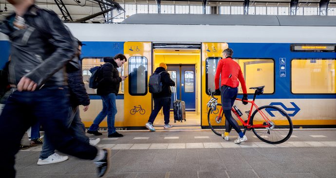 Fietsersbond constateert: er zijn te weinig fietsplaatsen in de trein