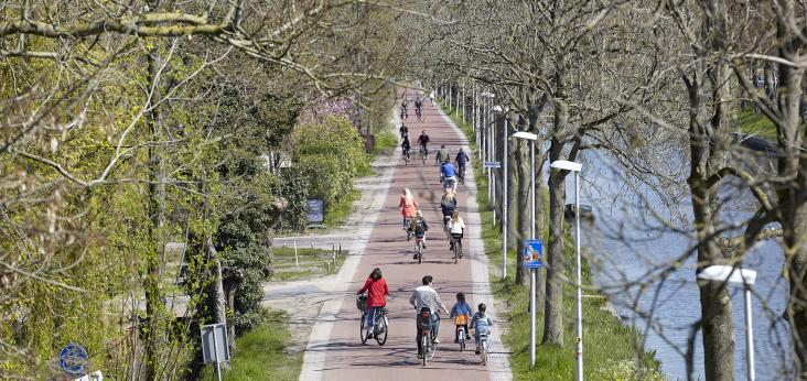 Fietsers op een fietsstraat in de provincie Utrecht