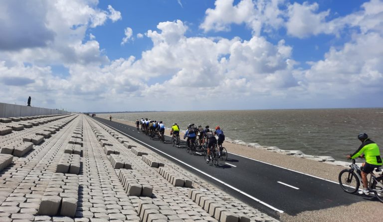 Ruim 13.000 fietsers over Afsluitdijk