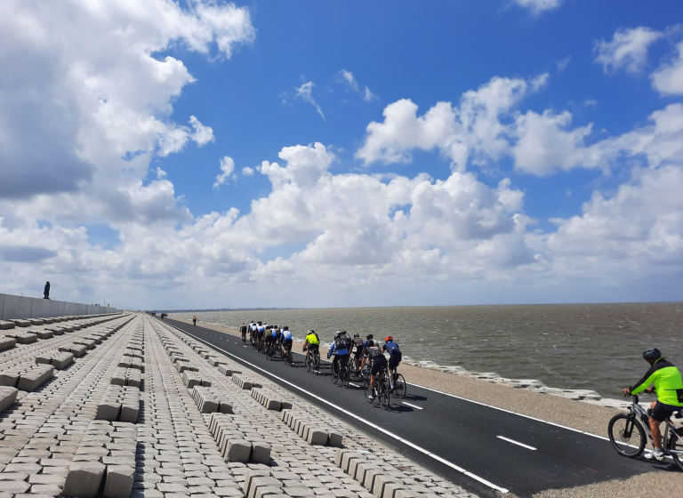 Tijdelijke fietsbruggen op Afsluitdijk in 2027